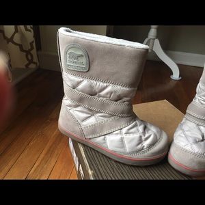 NWT Sorel Galaxy slip on boots silver sage size 9
